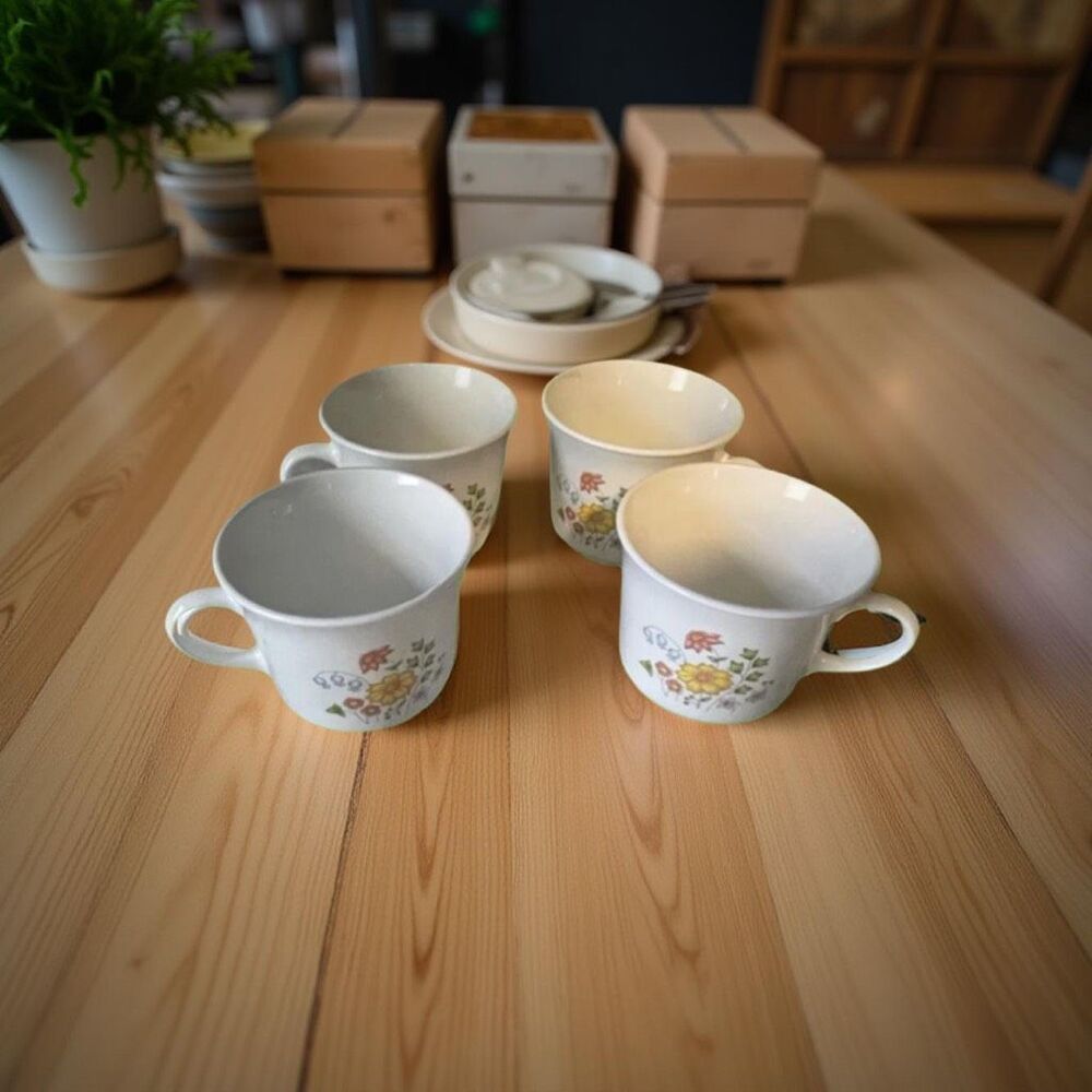 Set of 4 Vintage Corelle Corning Meadow Patterned Coffee Mugs